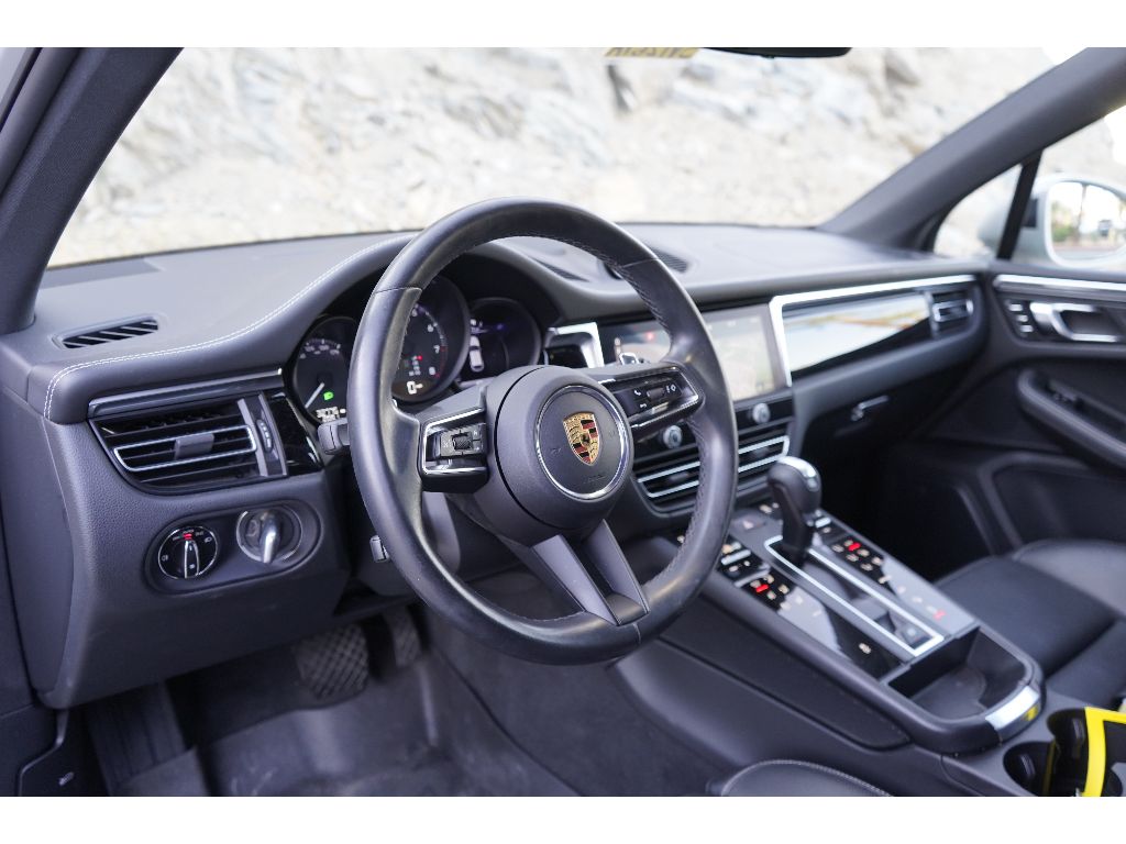 2022 Porsche Macan Base photo 18