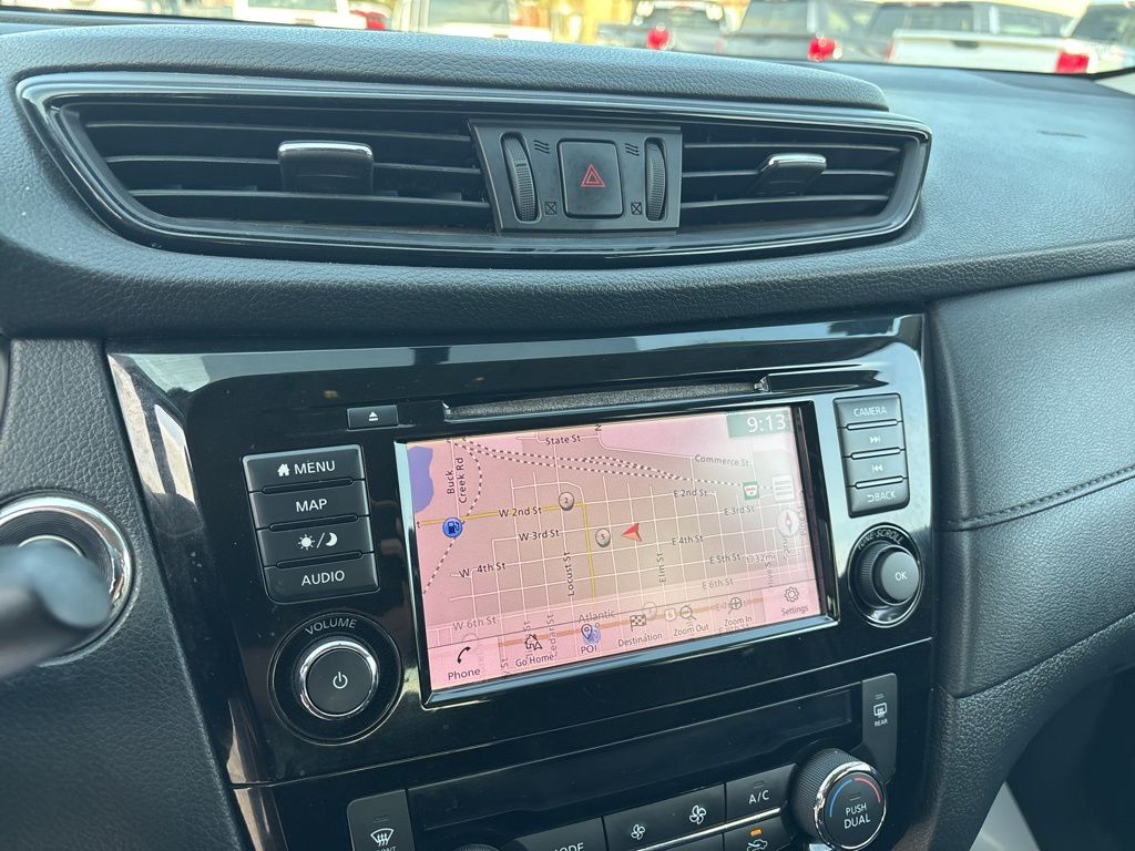 2018 Nissan Rogue SV photo 16