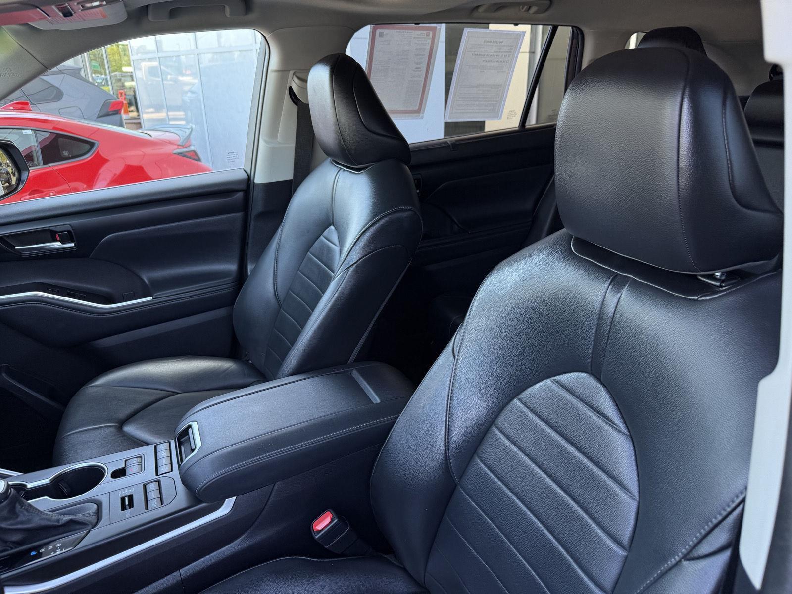 2021 Toyota Highlander XLE photo 16