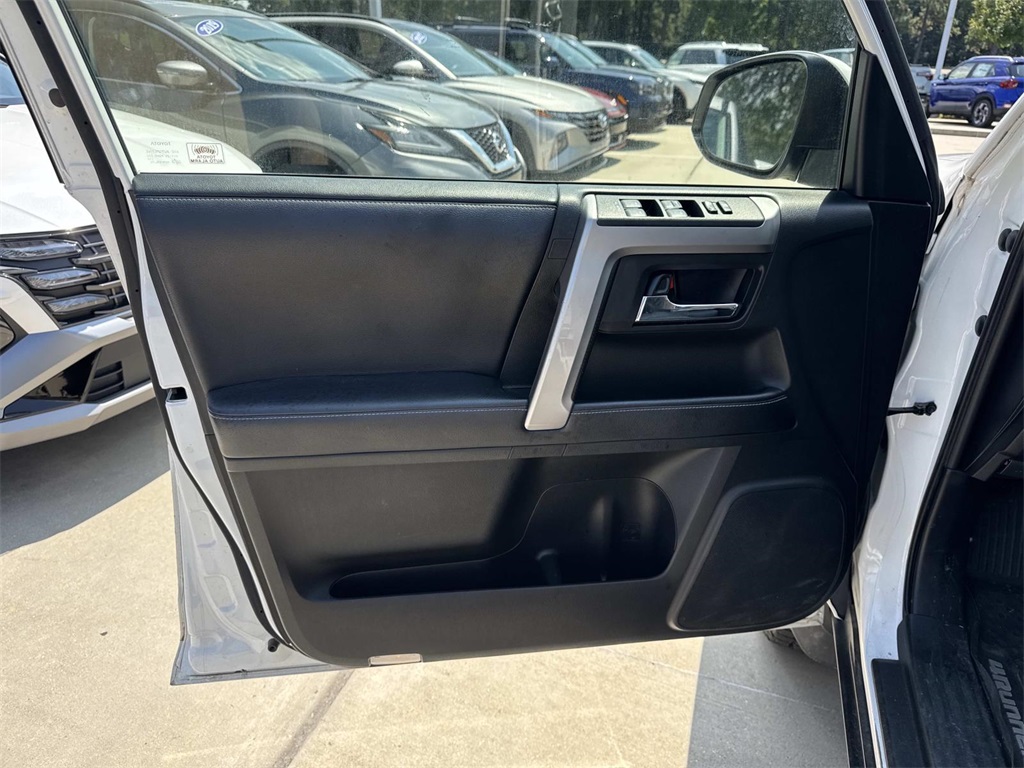 2019 Toyota 4Runner SR5 Premium photo 17