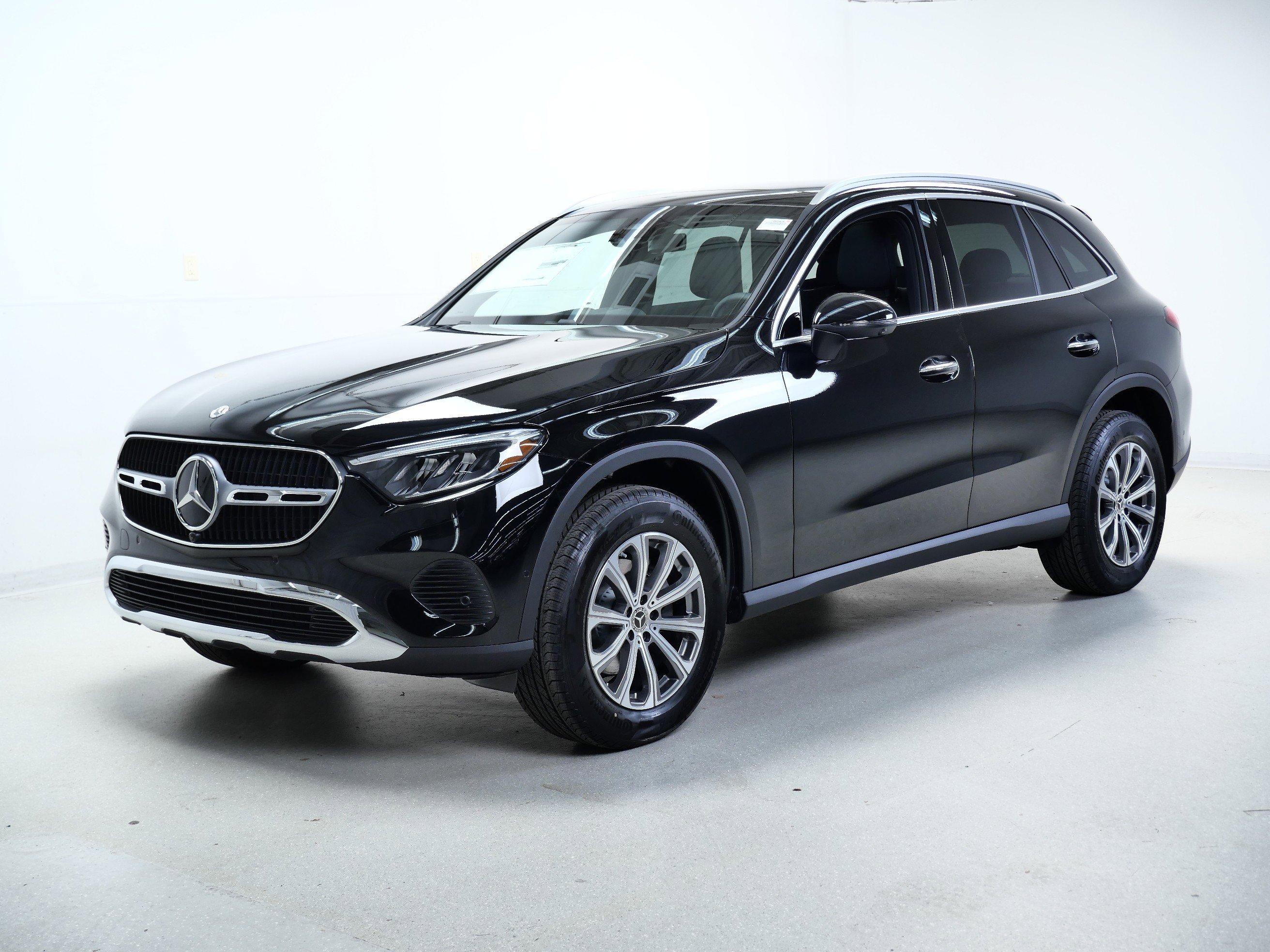2026 Mercedes Benz GLC 300 4MATIC photo 3