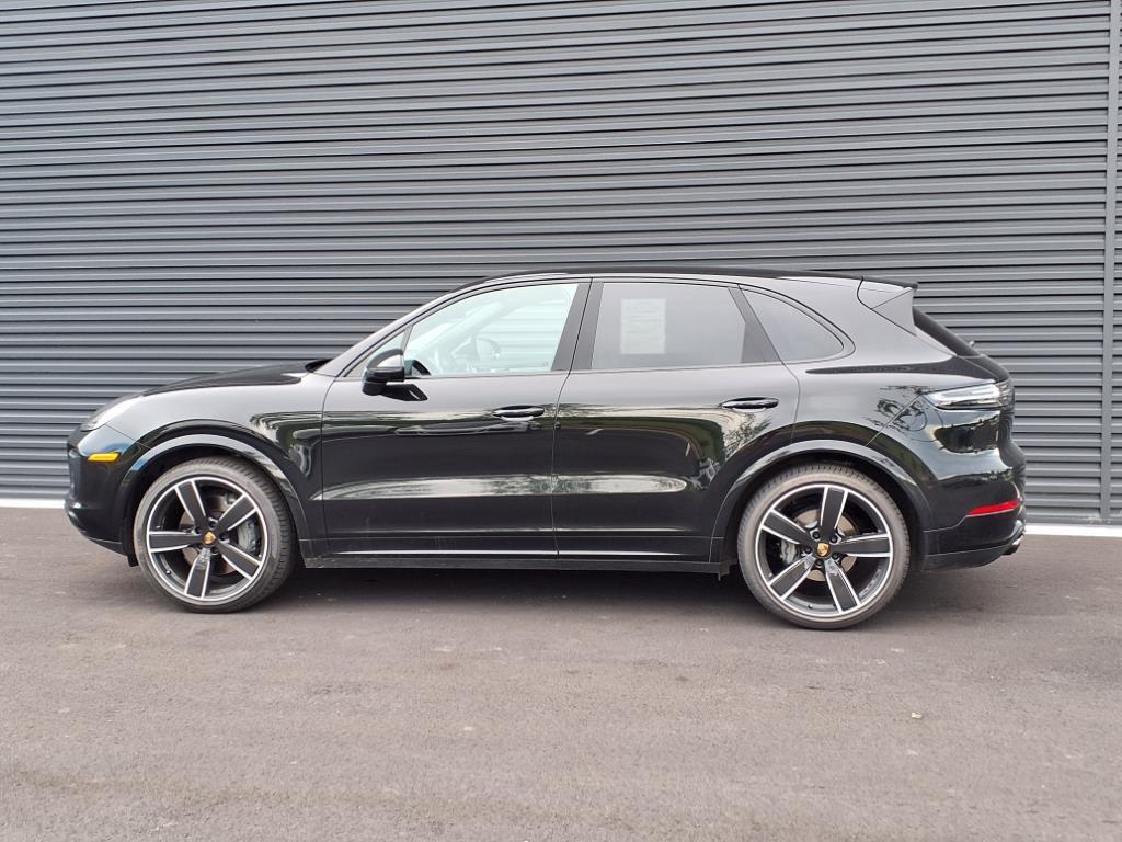 2023 Porsche Cayenne S Platinum Edition photo 2