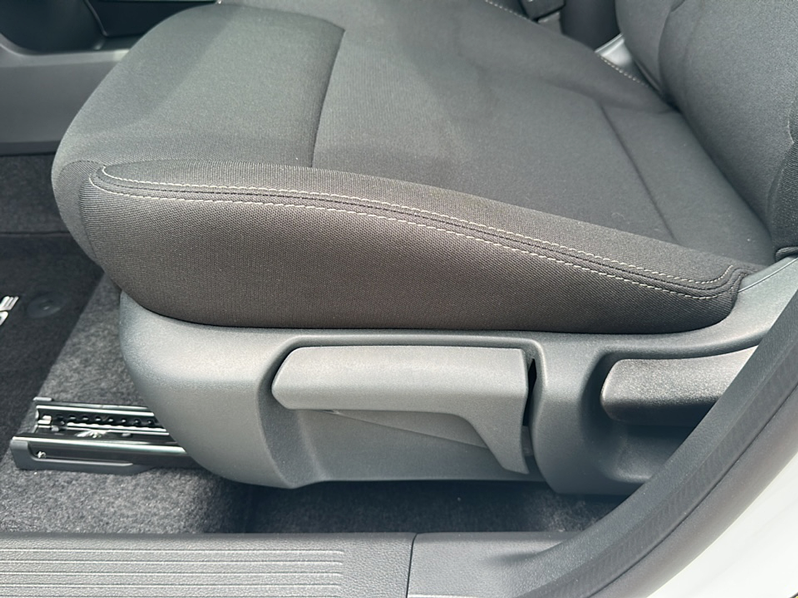 2025 Nissan Rogue S photo 4
