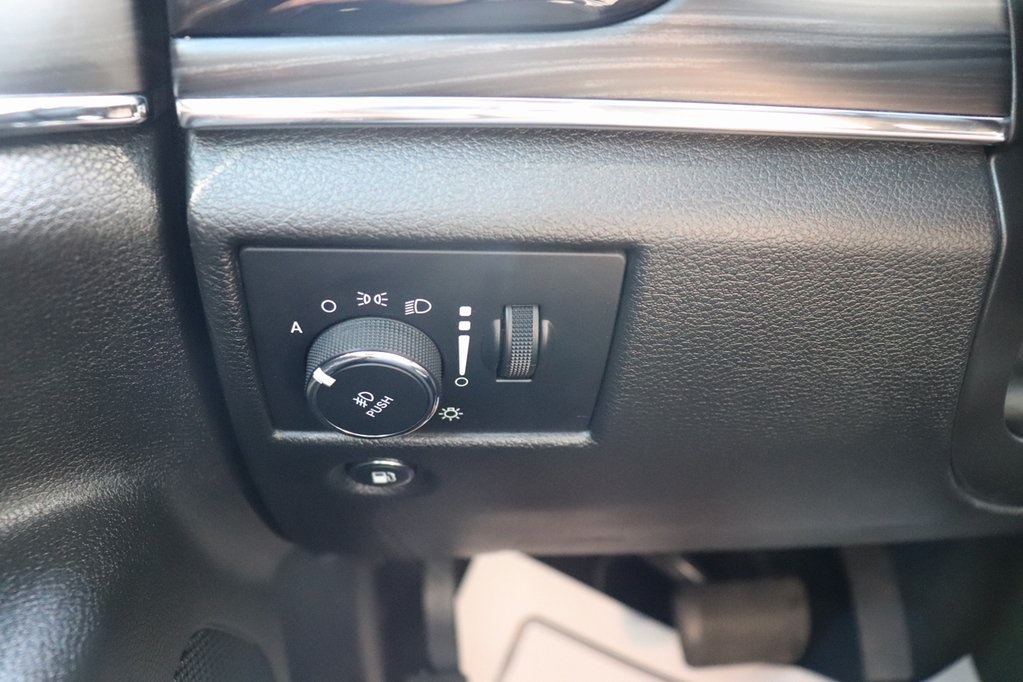 2021 Jeep Grand Cherokee Anniversary Edition photo 26
