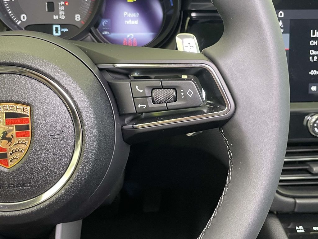 2025 Porsche Macan Base photo 40