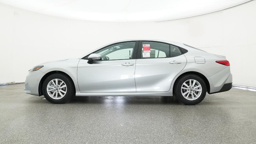 2025 Toyota Camry LE photo 9