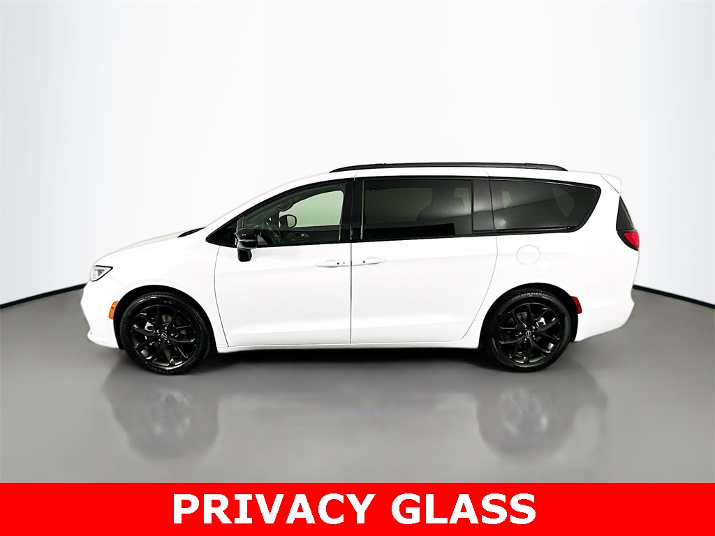 2025 Chrysler Pacifica Limited photo 3