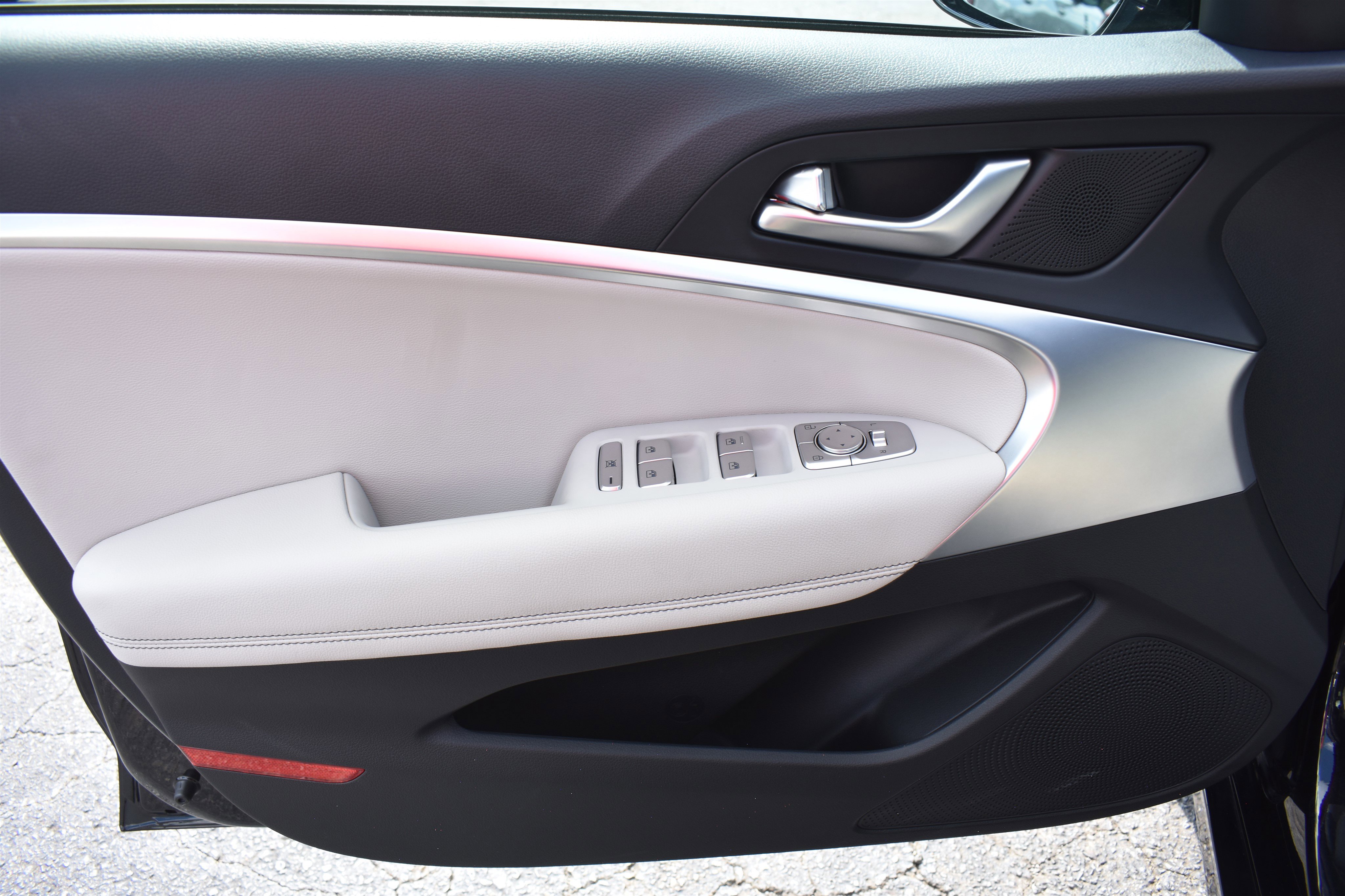2025 Genesis G70 2.5T photo 2