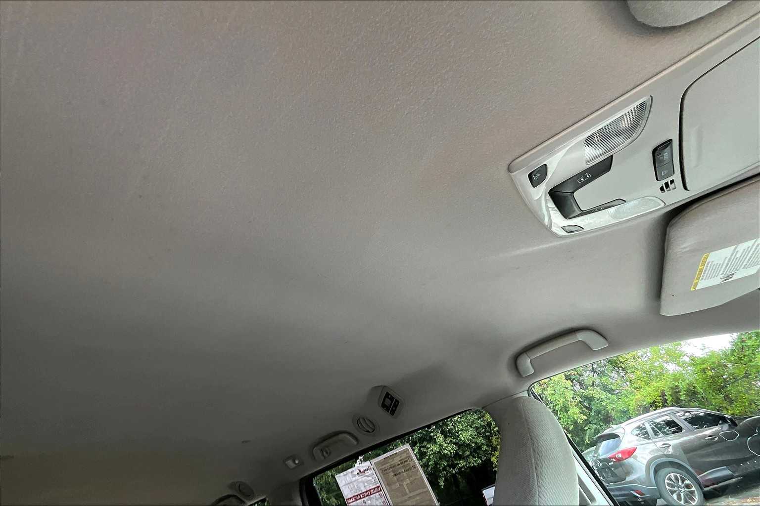 2014 Toyota Sienna LE photo 12