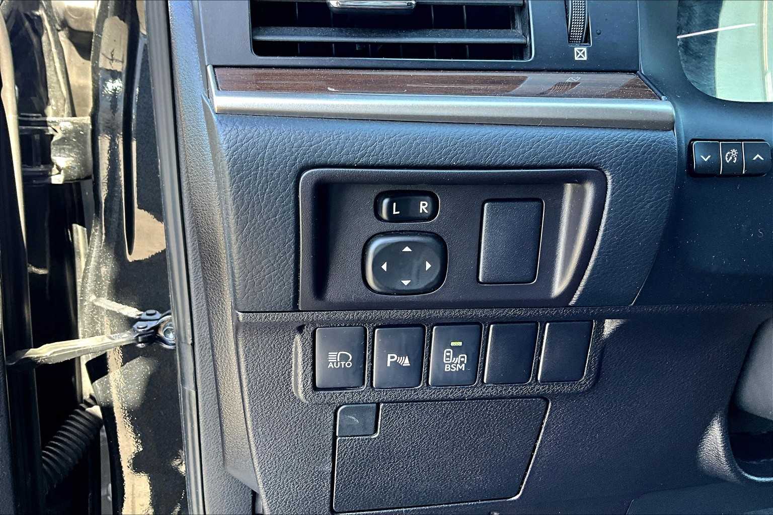 2017 Lexus ES 350 photo 34