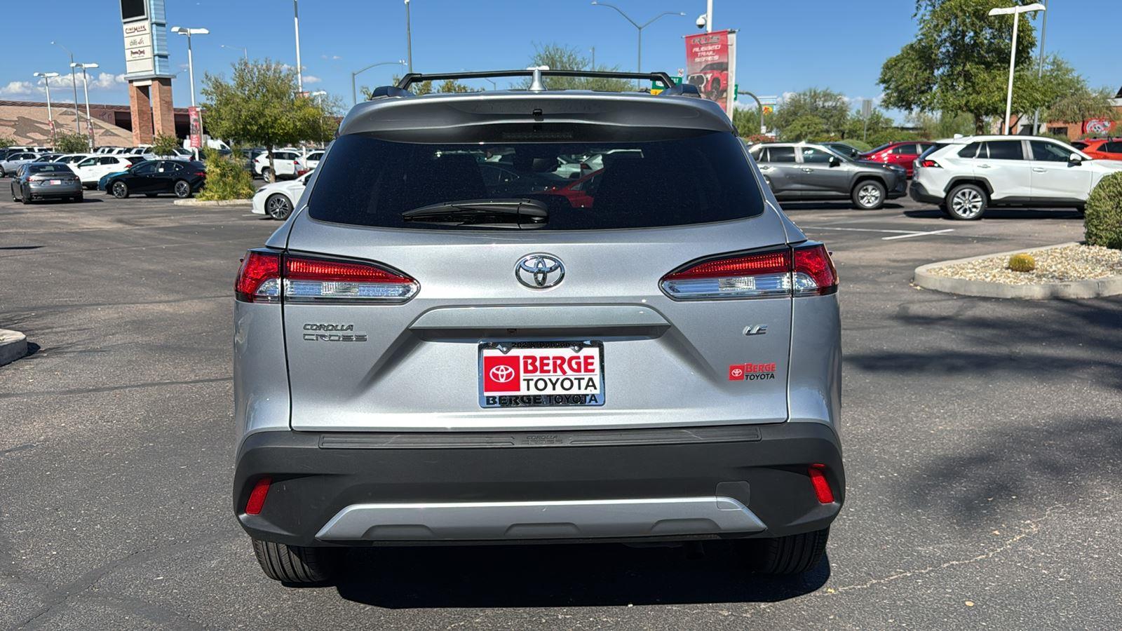 2024 Toyota Corolla Cross LE photo 6