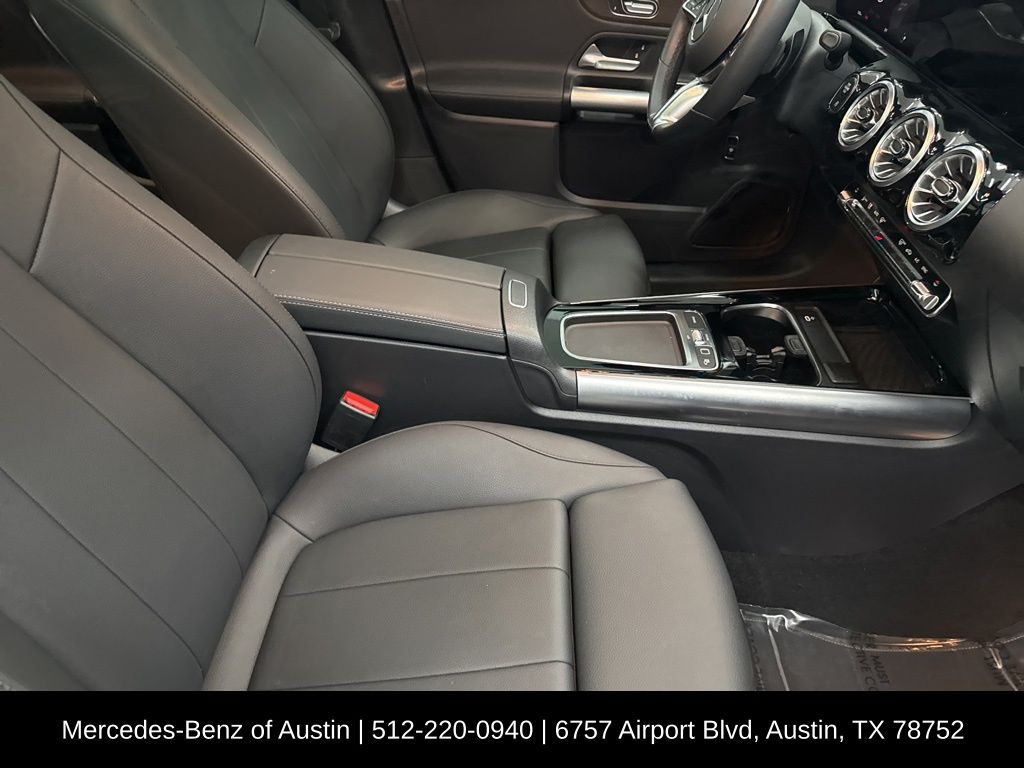 2025 Mercedes Benz GLA 250 photo 24