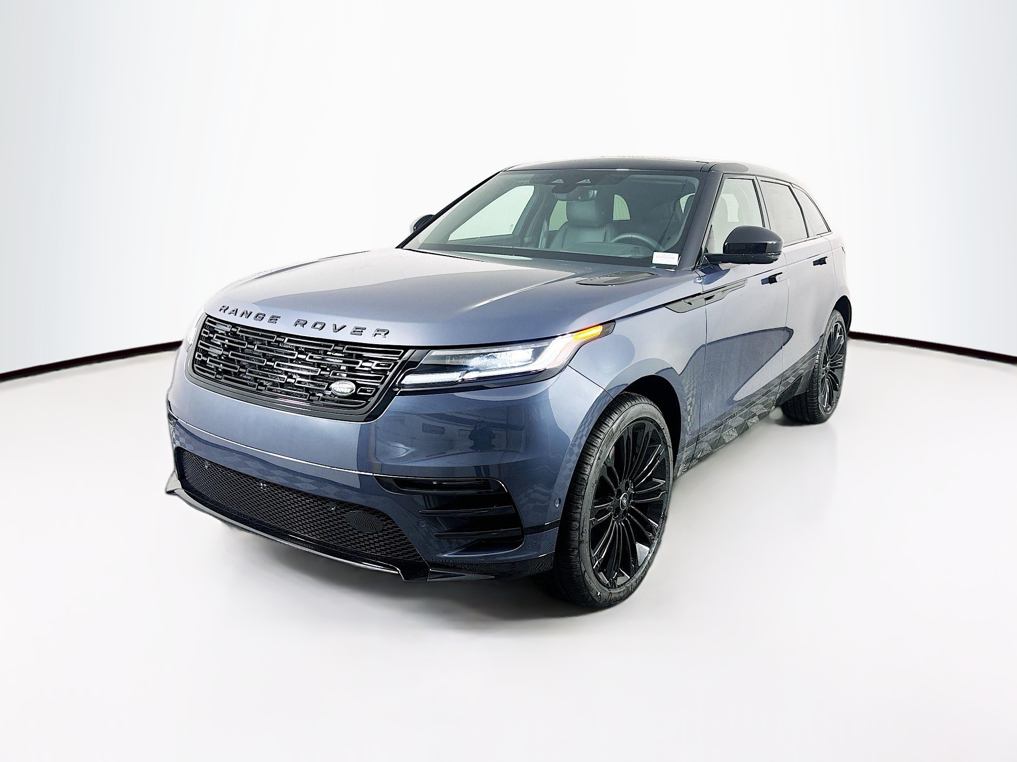2026 Land Rover Range Rover Velar Dynamic SE's photo