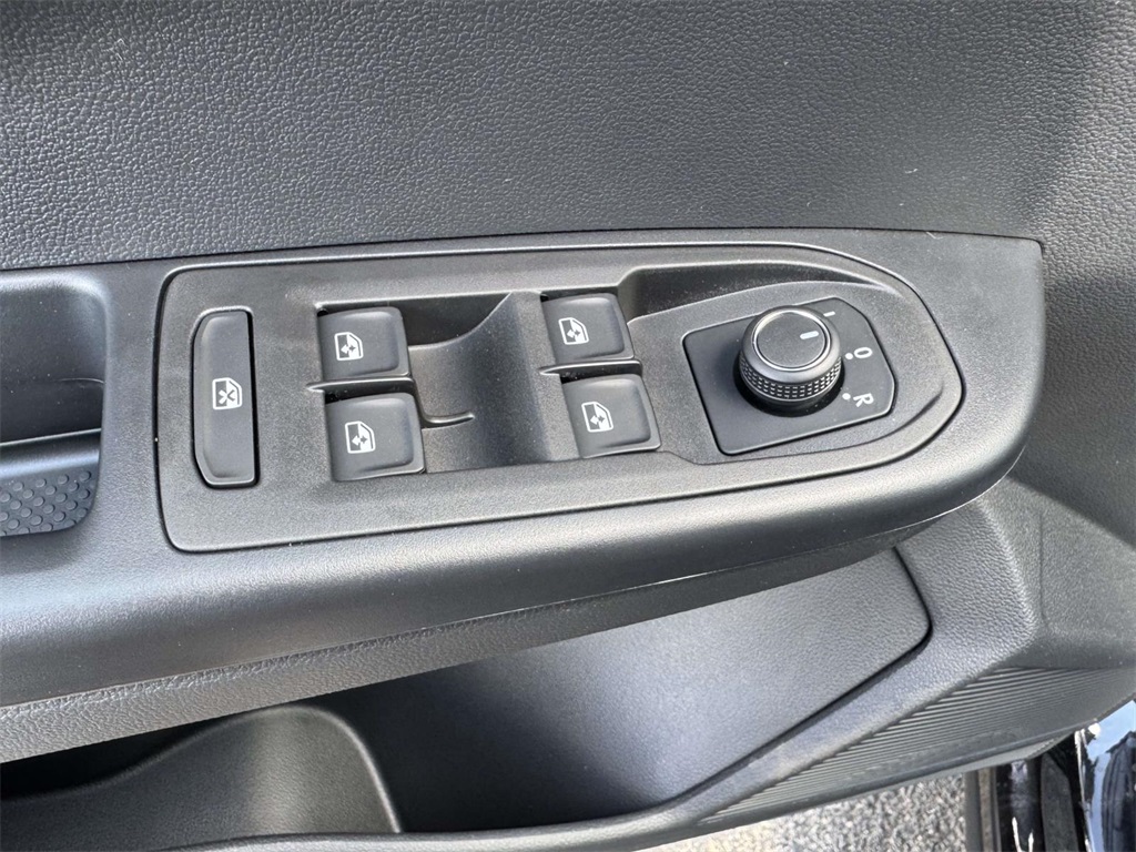 2025 Volkswagen Taos S photo 26
