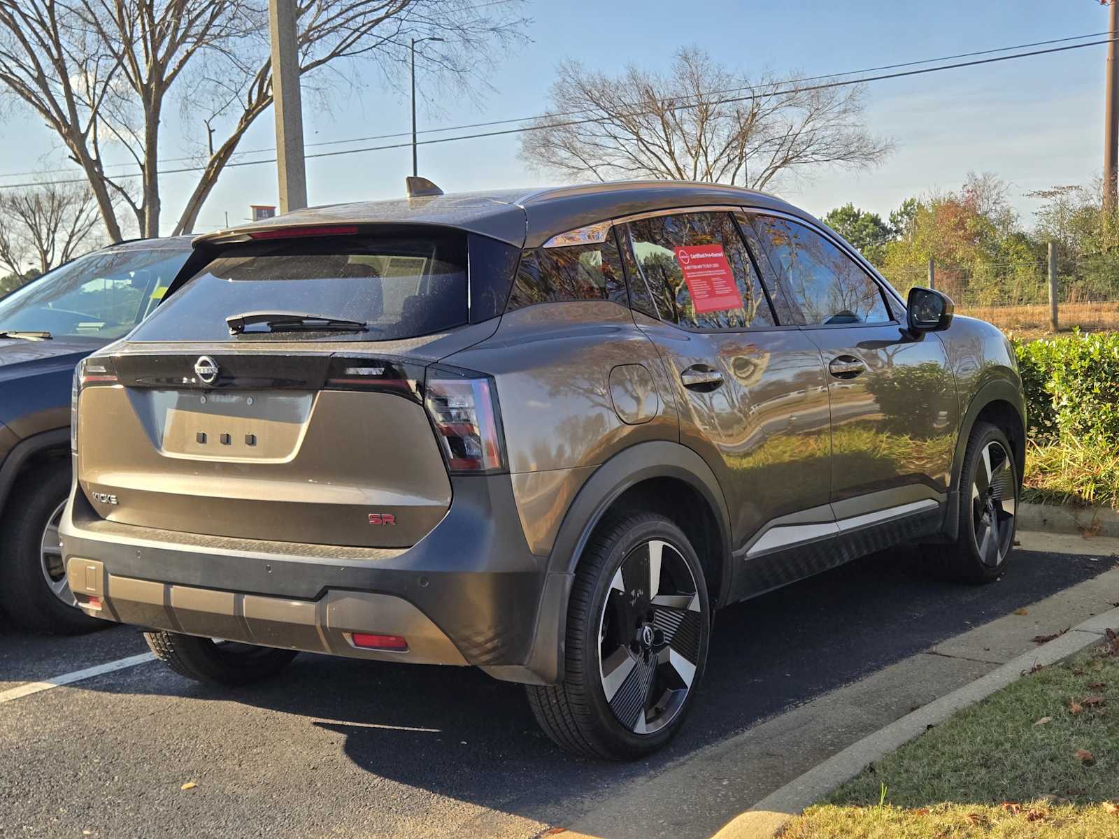 2025 Nissan Kicks SR photo 2