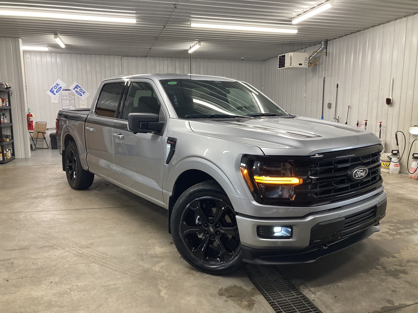 2025 Ford F-150 XLT photo 2