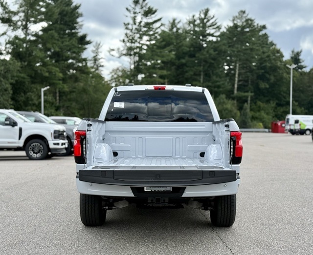 2025 Ford F-150 Lightning Lariat photo 6