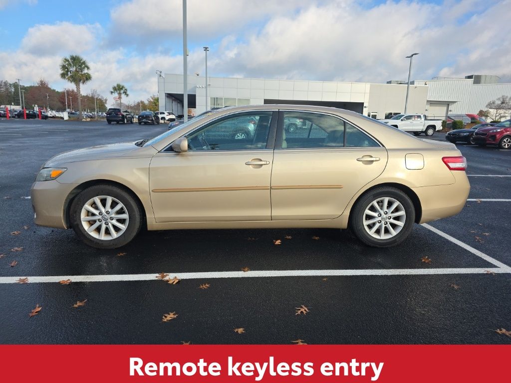 2010 Toyota Camry XLE photo 3