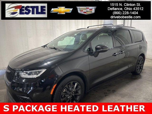 2021 Chrysler Pacifica Touring L's photo