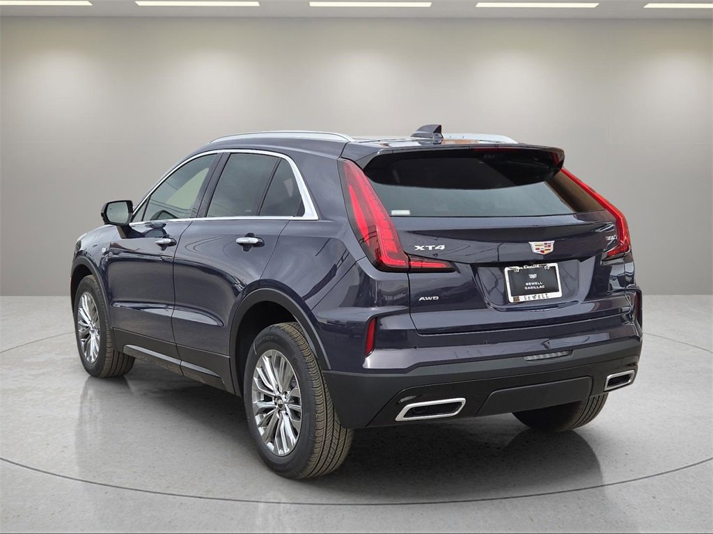 2025 Cadillac XT4 Premium Luxury photo 3