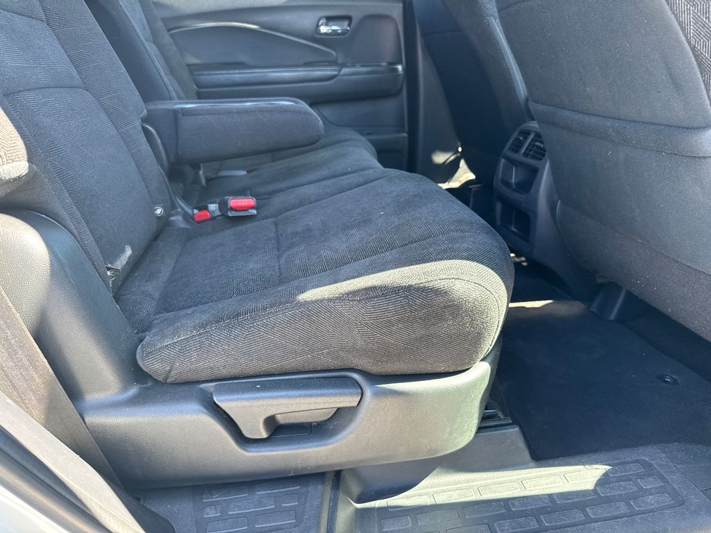 2019 Honda Pilot LX photo 15