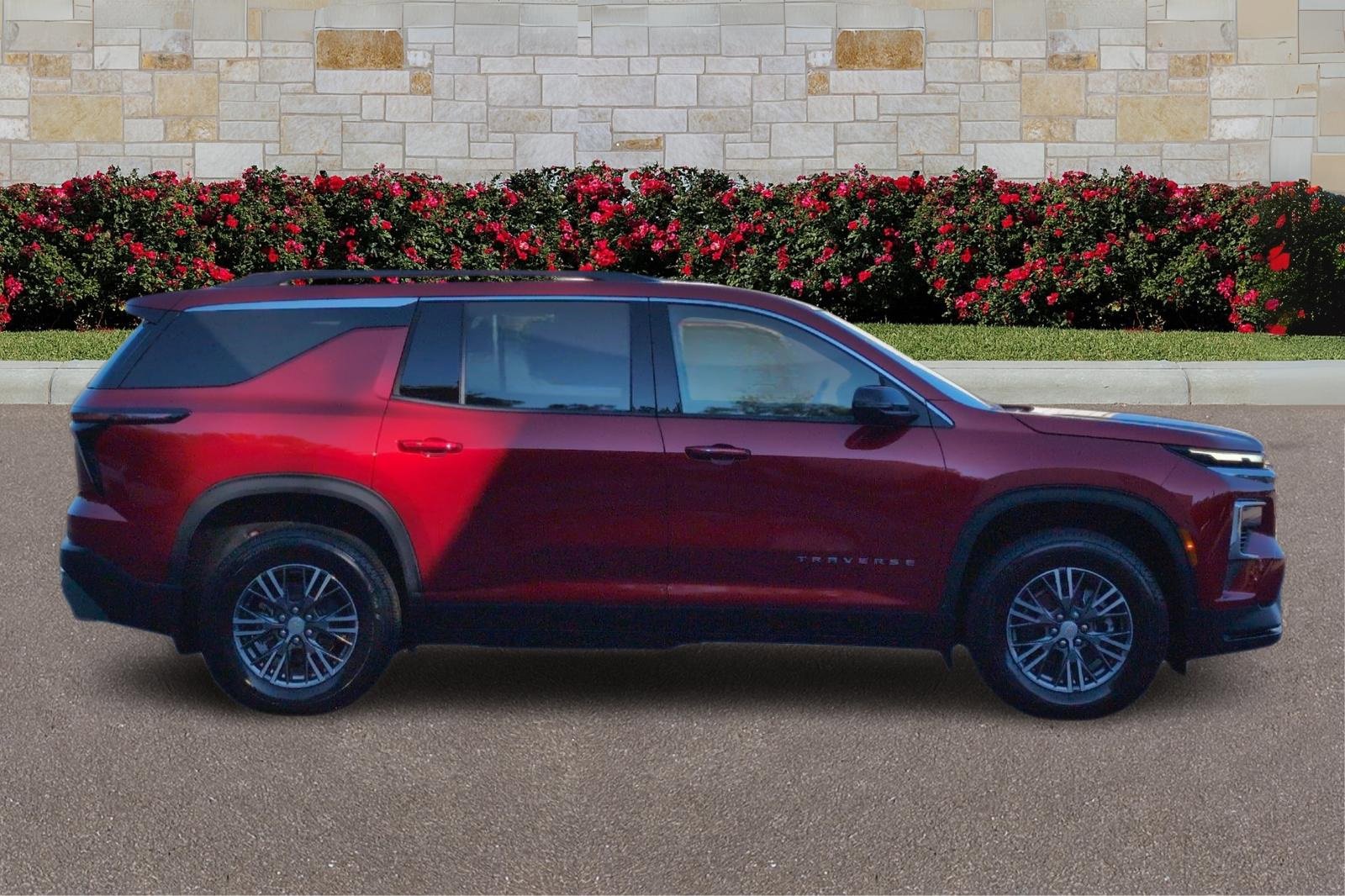 2026 Chevrolet Traverse photo 2