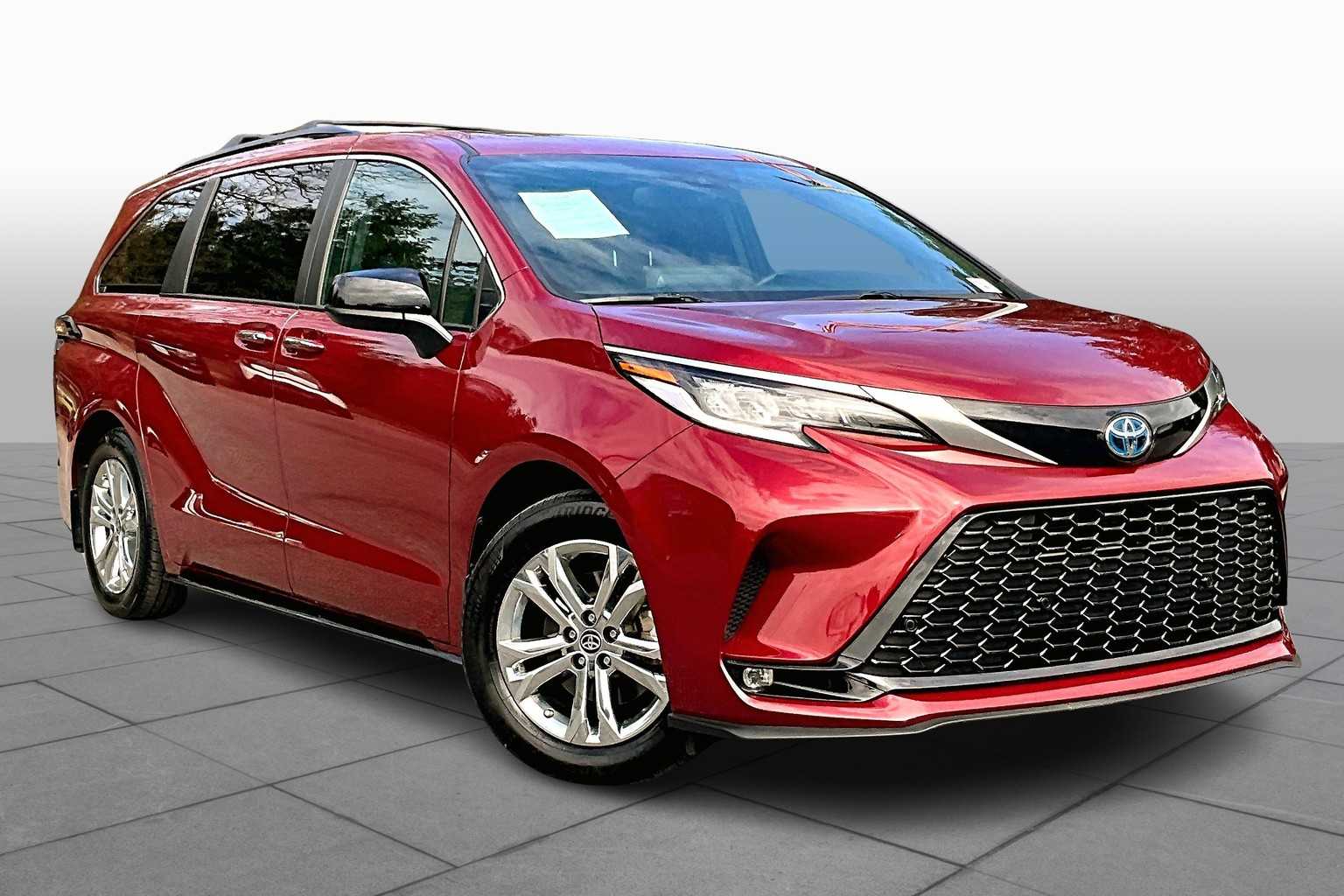 2023 Toyota Sienna XSE photo 2