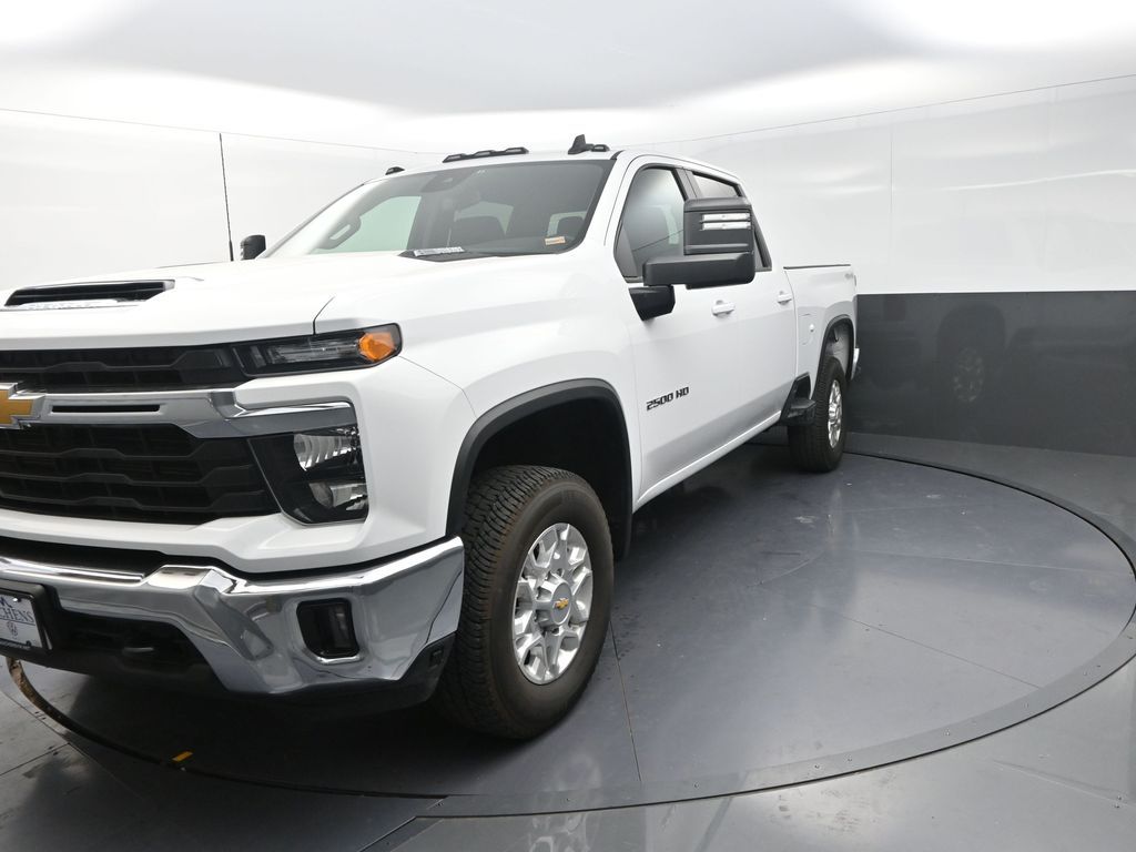 2024 Chevrolet Silverado 2500HD LT photo 3
