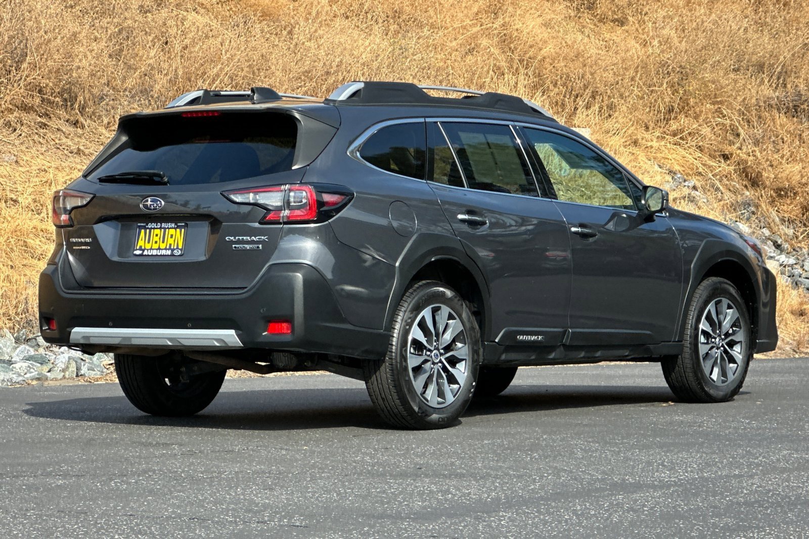 2023 Subaru Outback Touring photo 3