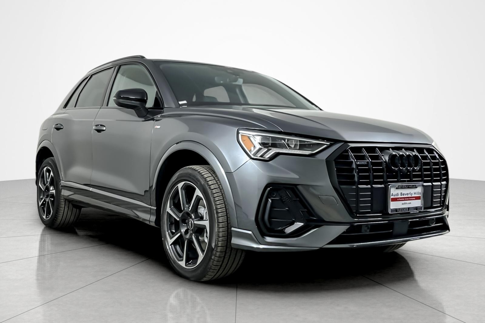 2025 Audi Q3 S line Premium Plus 45 TFSI photo 2