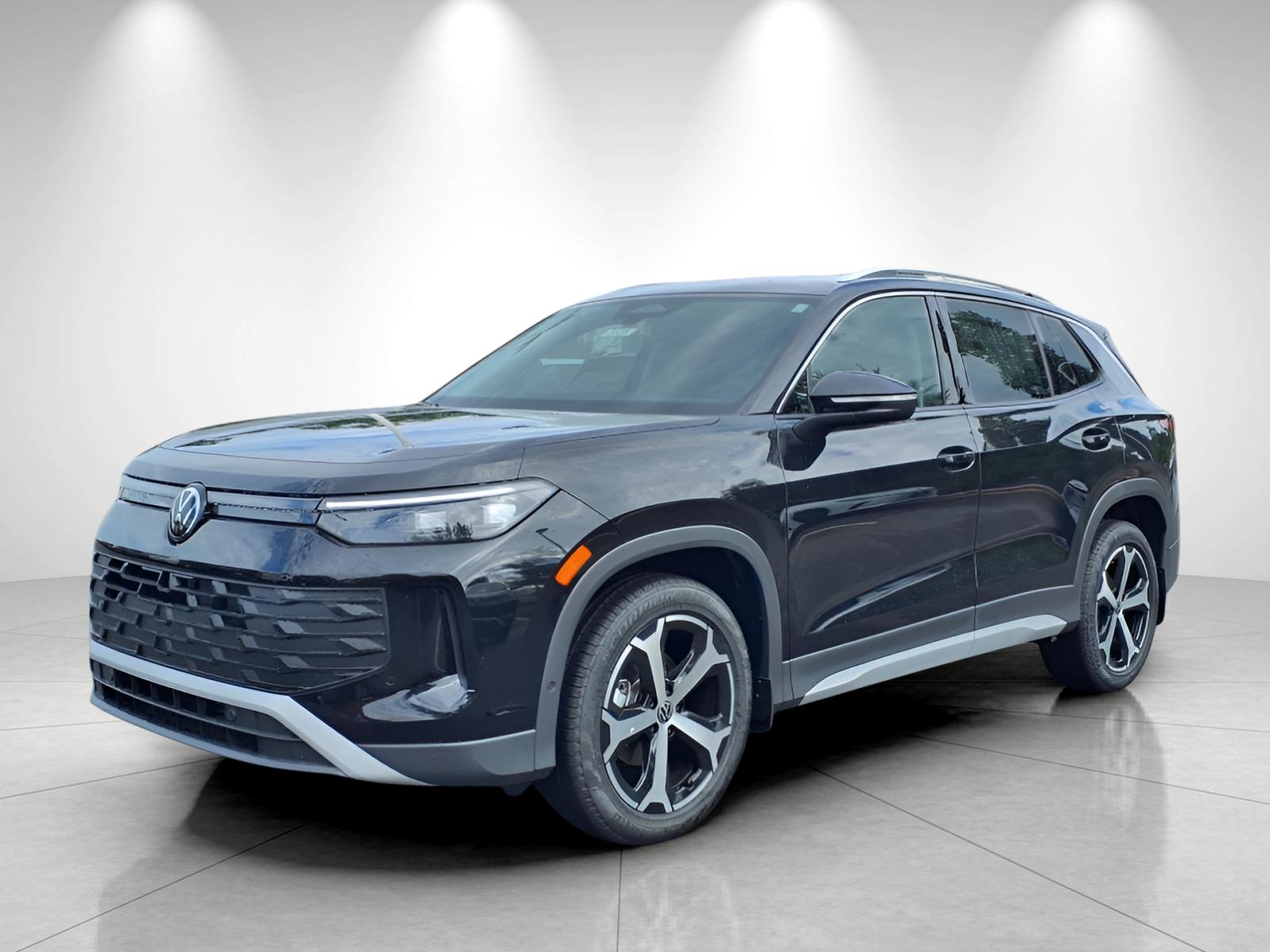 2025 Volkswagen Tiguan SE's photo