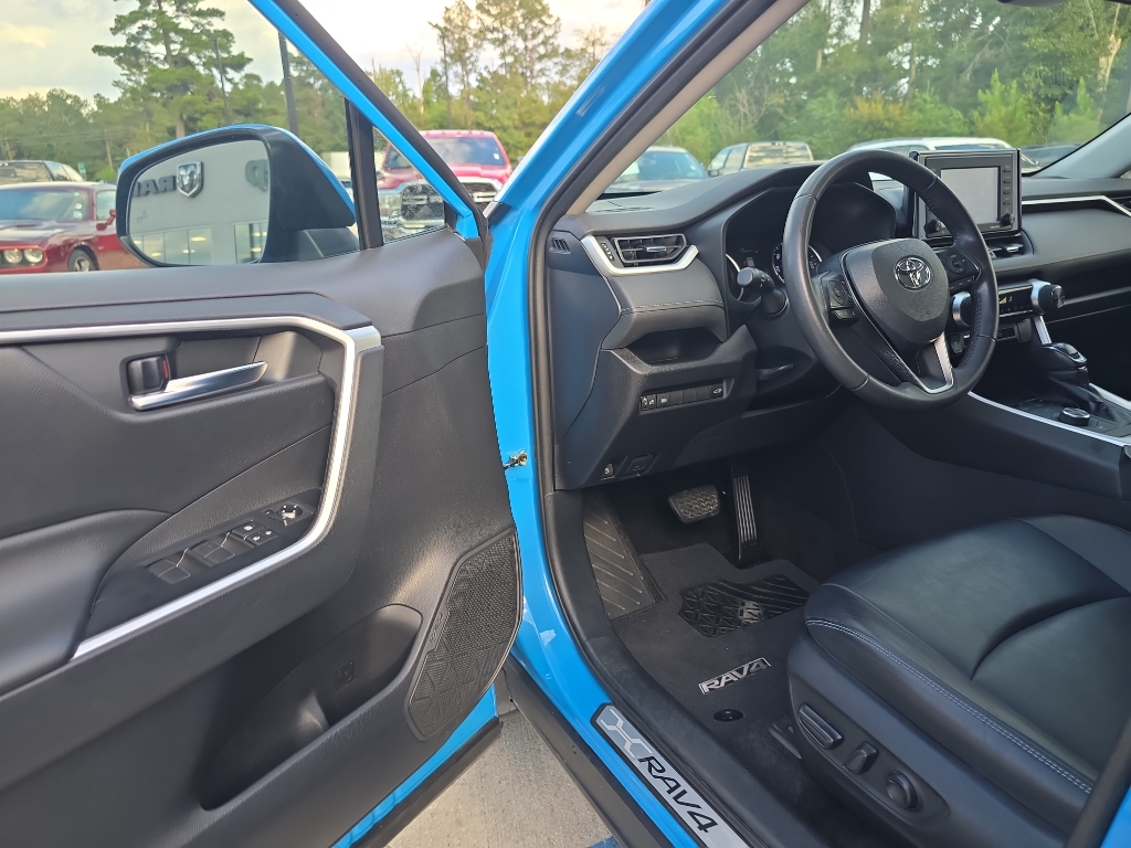 2021 Toyota RAV4 Hybrid XLE Premium photo 12