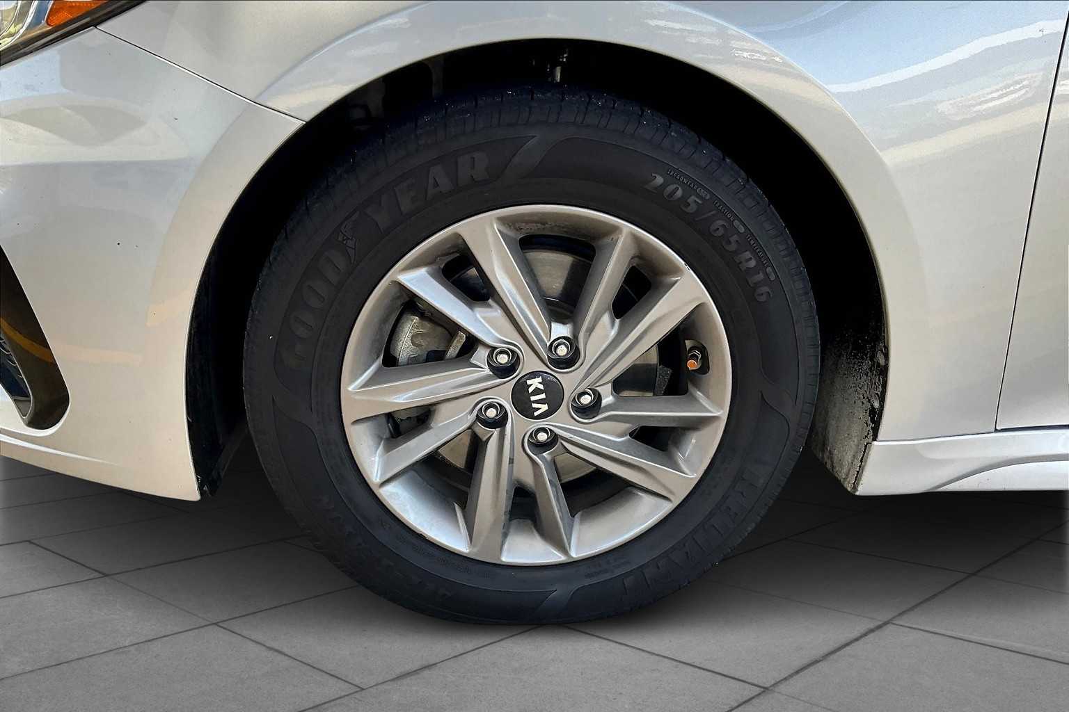 2020 Kia Optima LX photo 9