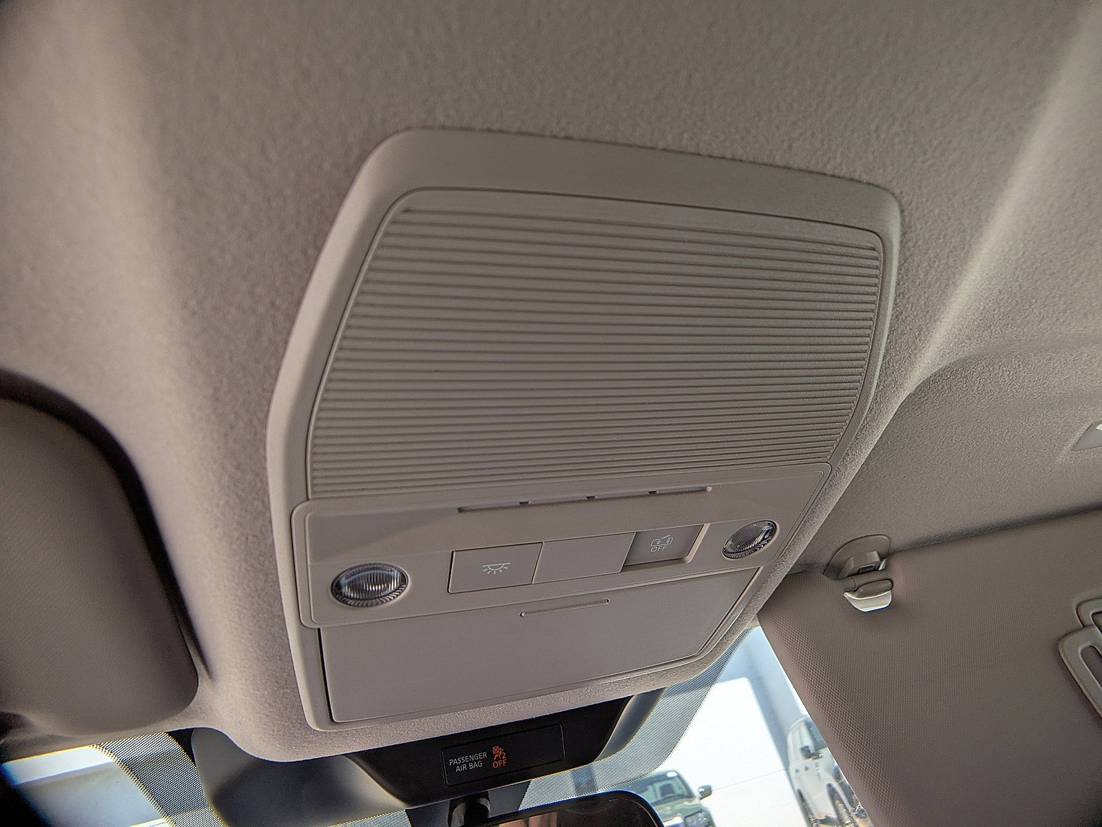 2025 Nissan Kicks SR photo 8