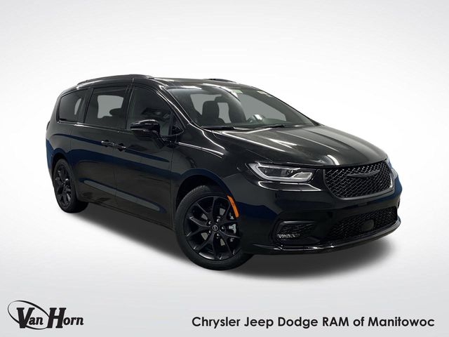 2026 Chrysler Pacifica Select's photo