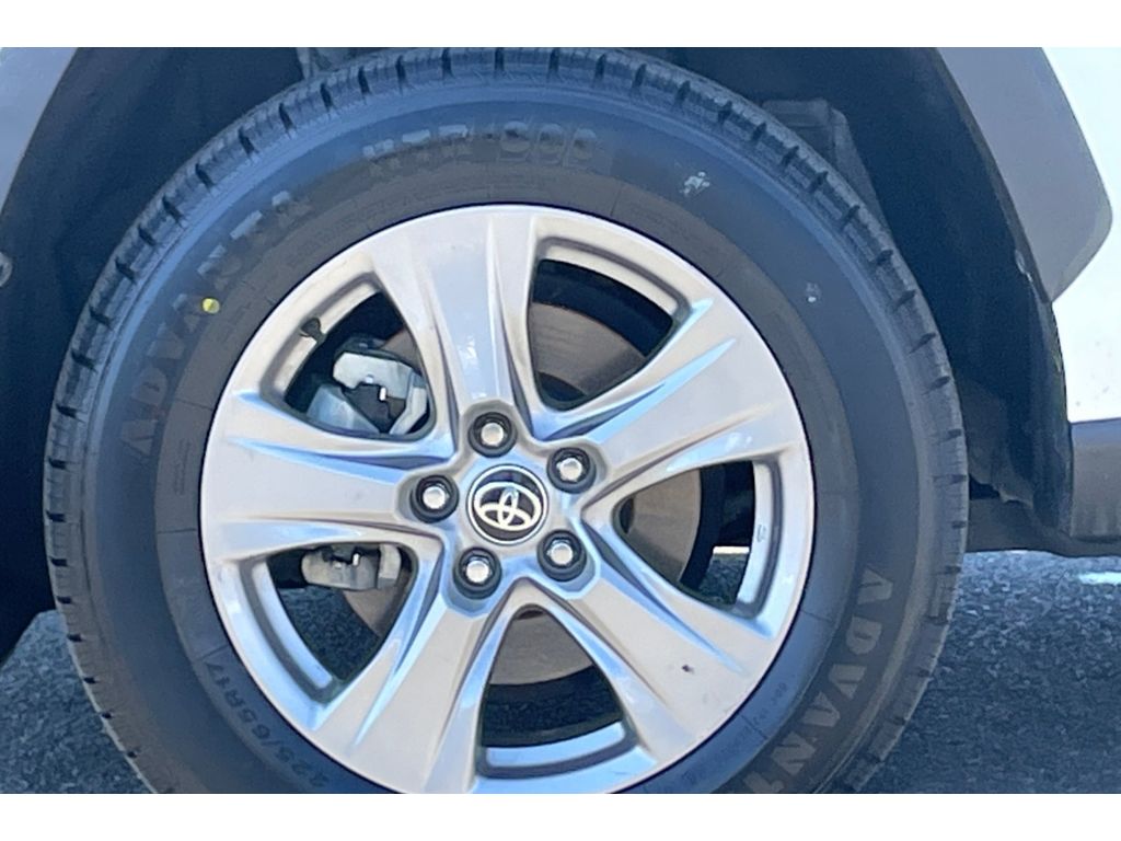 2023 Toyota RAV4 XLE photo 37
