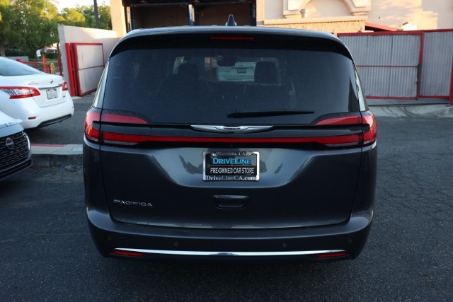 2023 Chrysler Pacifica Touring L photo 3