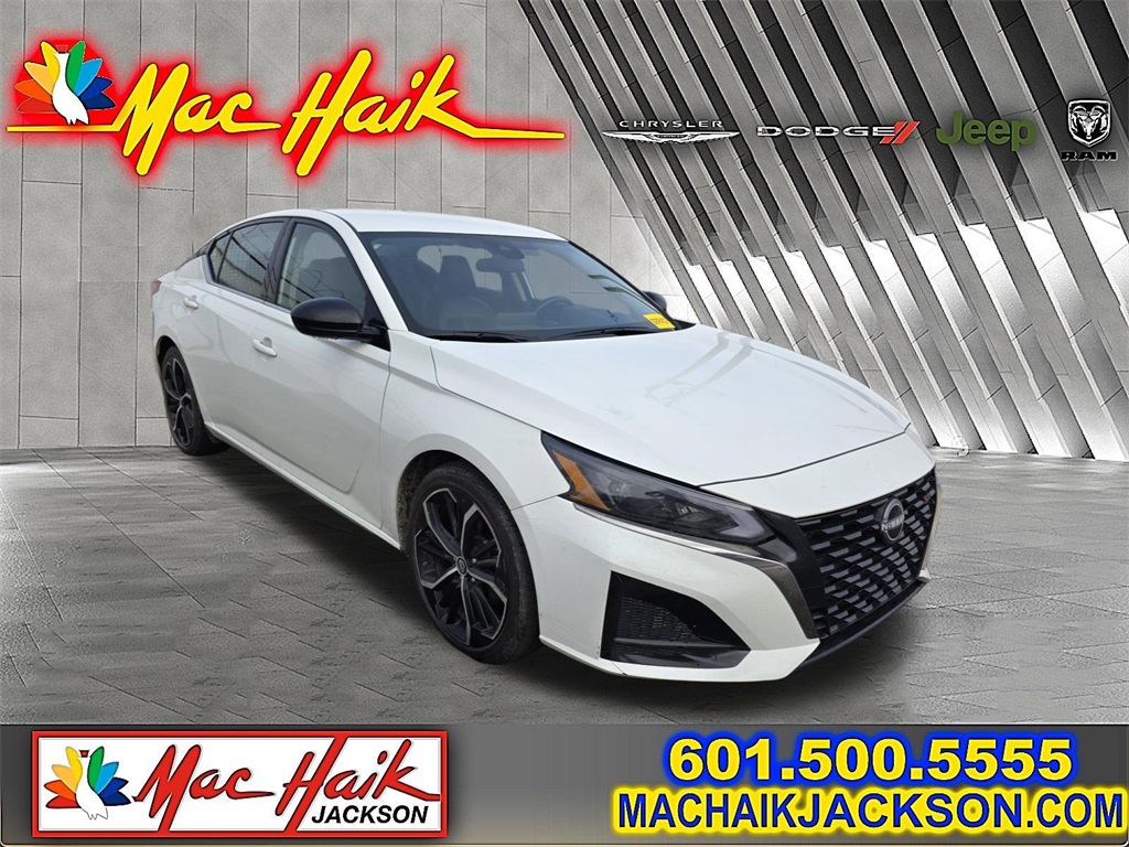 2024 Nissan Altima SR's photo