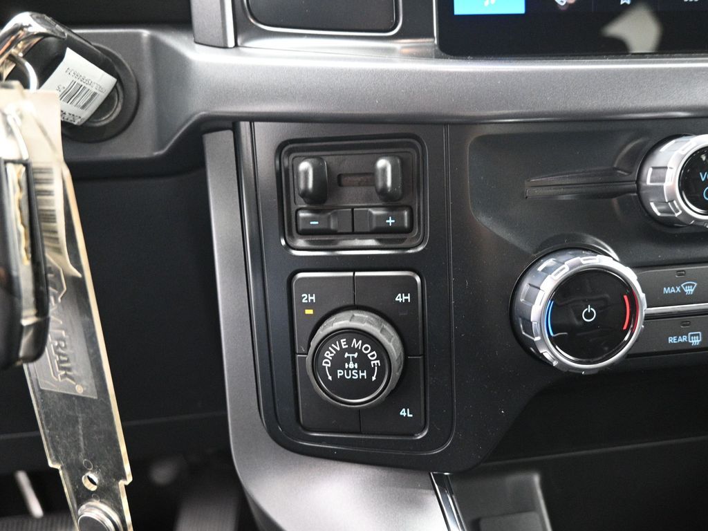 2025 Ford F-150 XLT photo 16