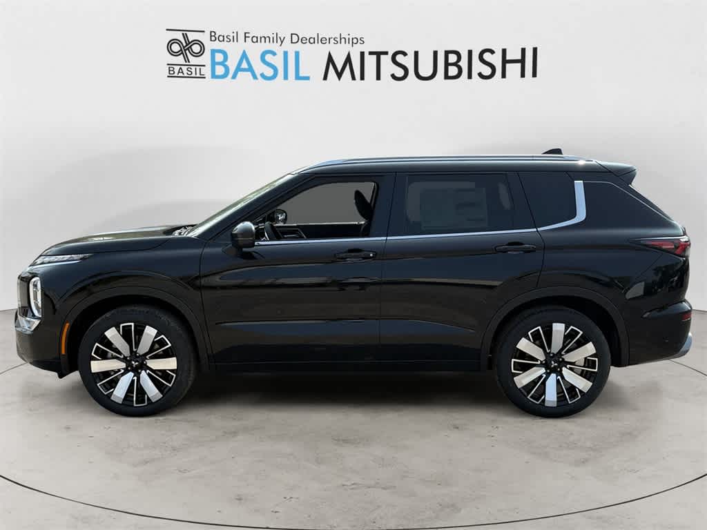 2025 Mitsubishi Outlander SEL's photo