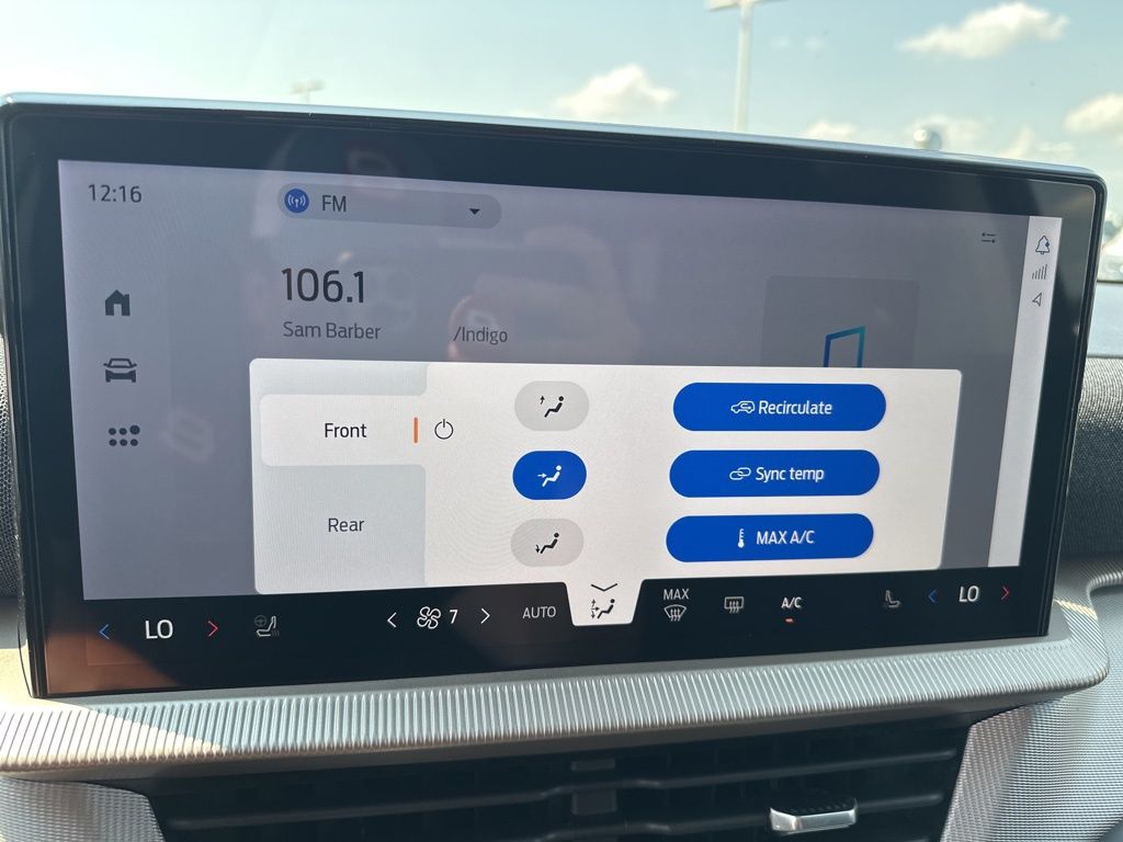 2025 Ford Explorer photo 23