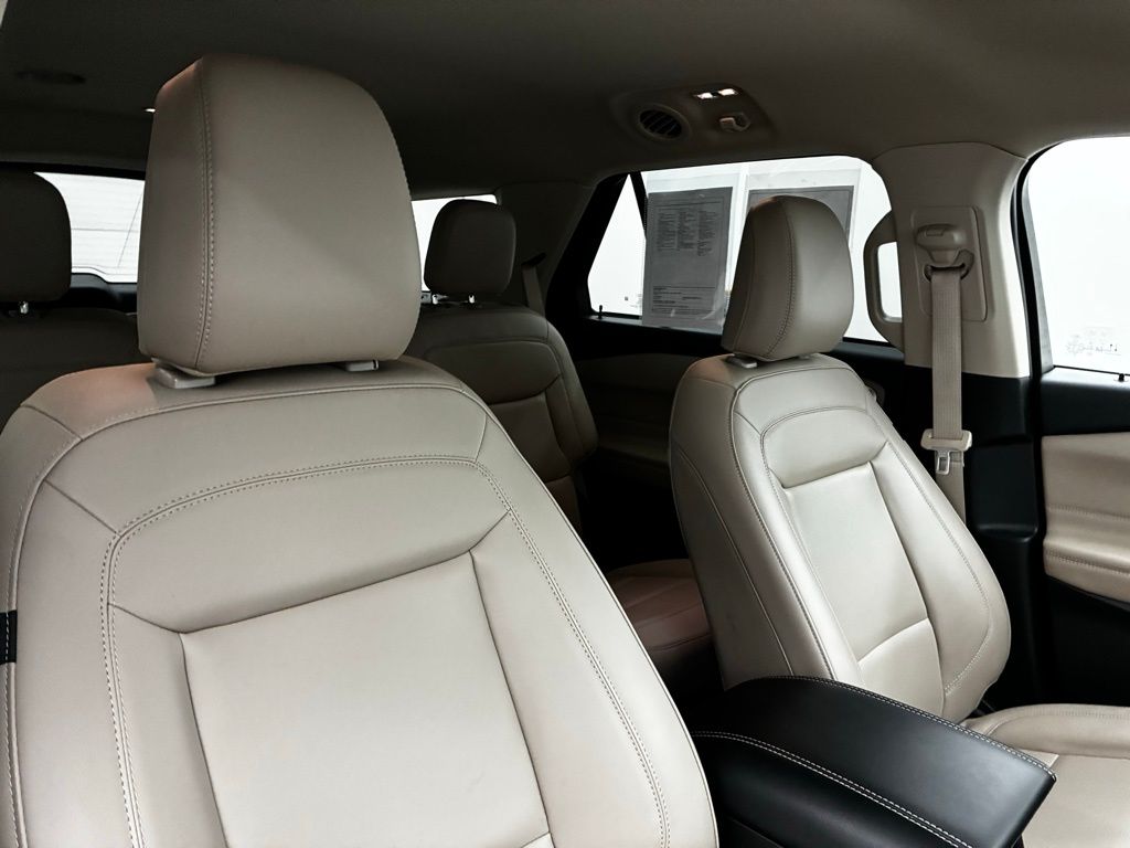 2023 Ford Explorer XLT photo 32