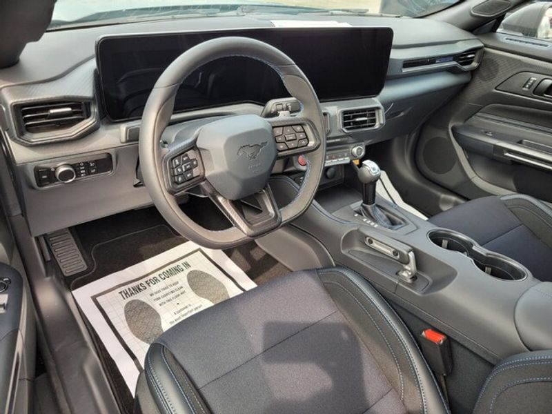 2025 Ford Mustang Dark Horse photo 9