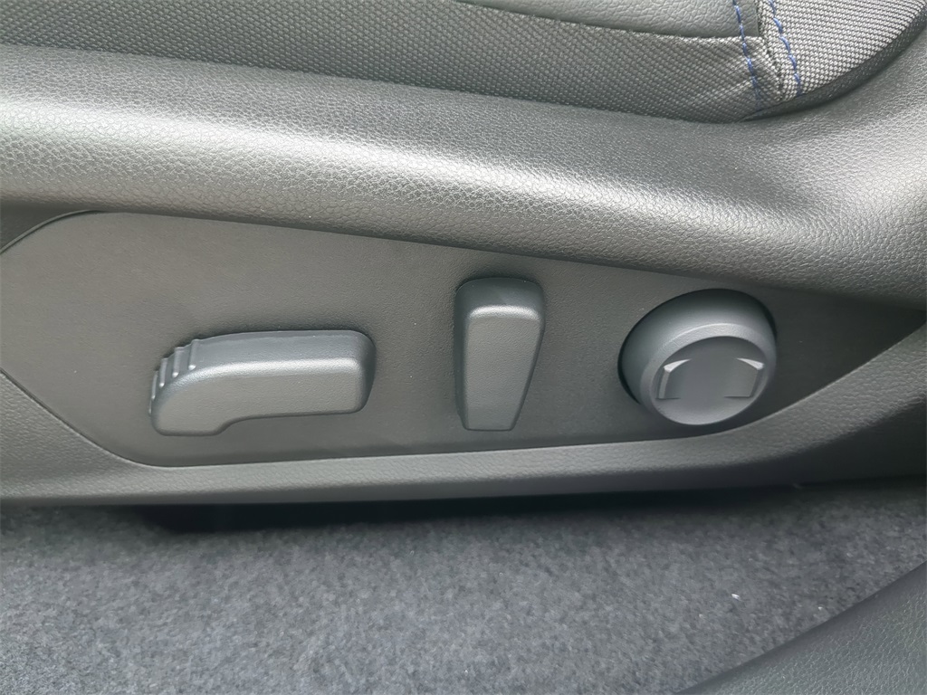 2025 Subaru Forester Premium photo 17
