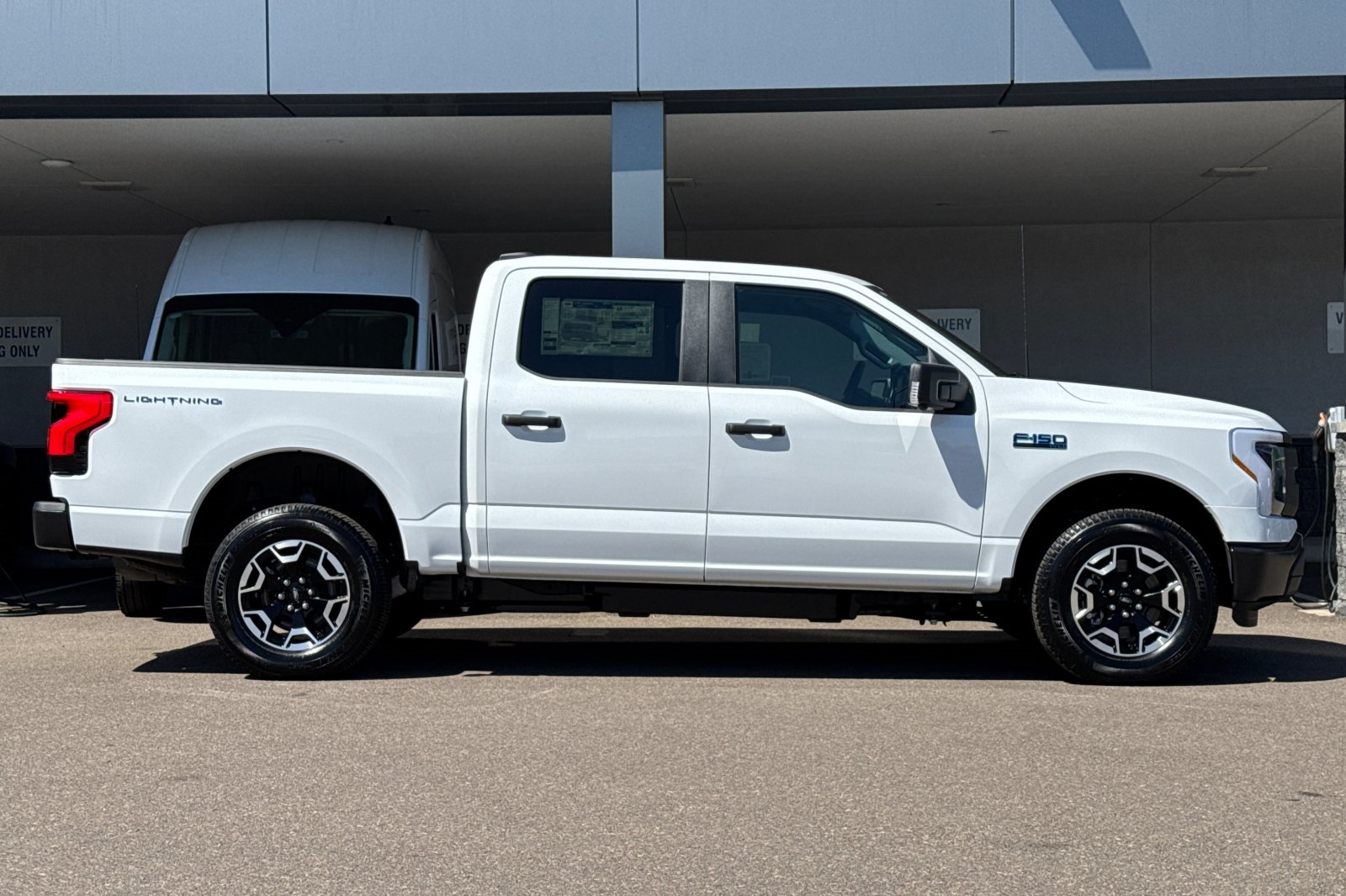 2024 Ford F-150 Lightning photo 2