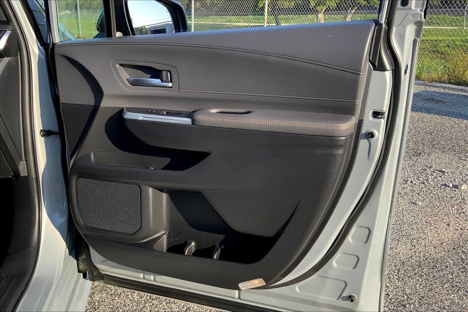 2023 Toyota Sienna Woodland Edition photo 21