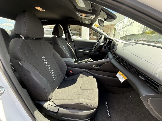 2025 Hyundai Elantra SEL Sport photo 14