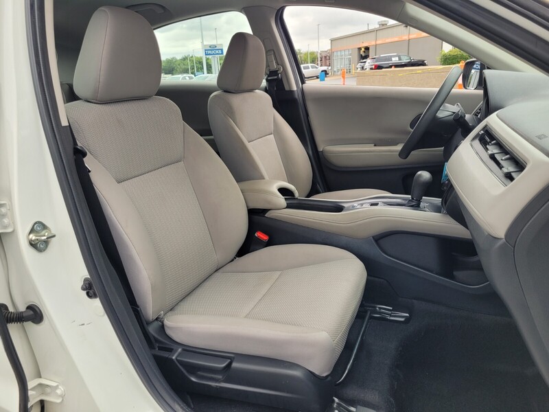 2017 Honda HR-V LX photo 14