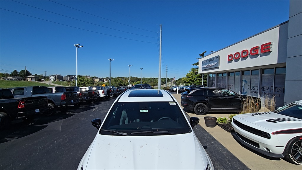 2026 Chrysler Pacifica photo 3