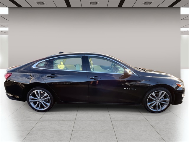 2024 Chevrolet Malibu Premier 2LT photo 2